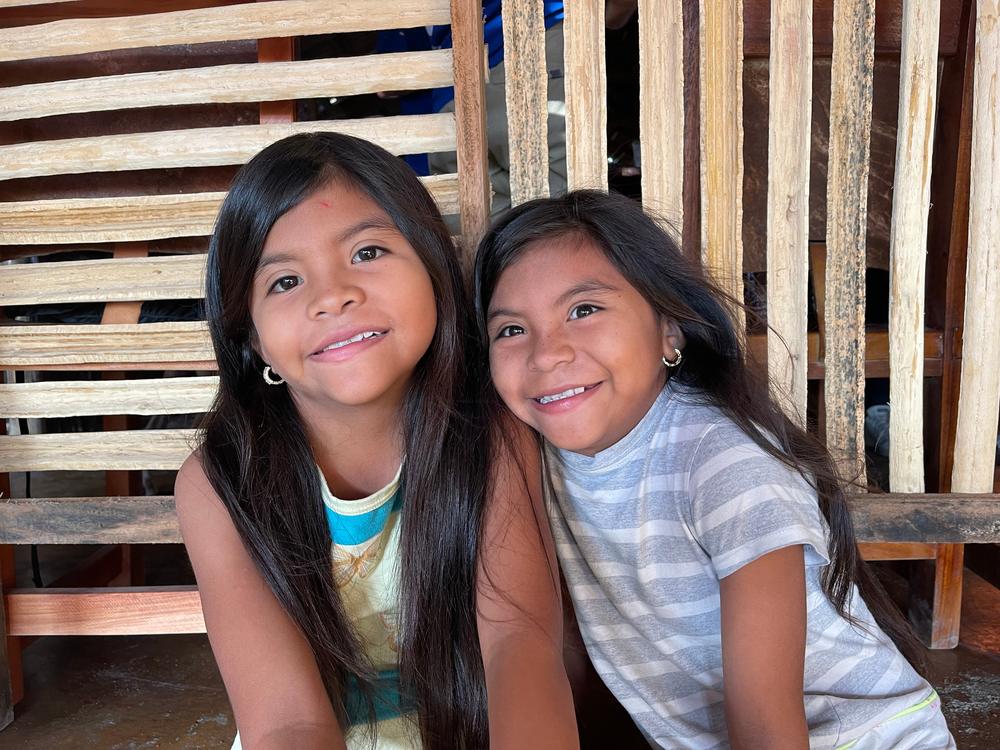 Dos niñas Wayuú sonriendo